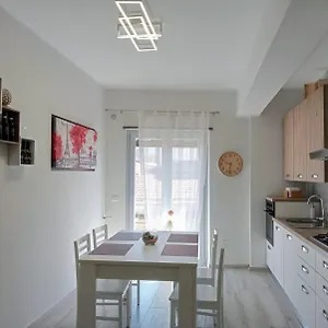 Moderno In Centro Citta Apartamento