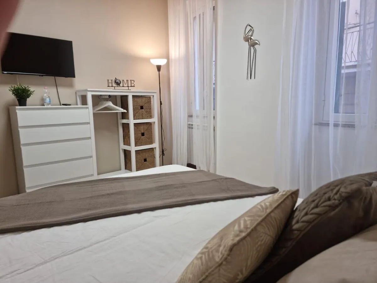 Laura Four Apartment Messina